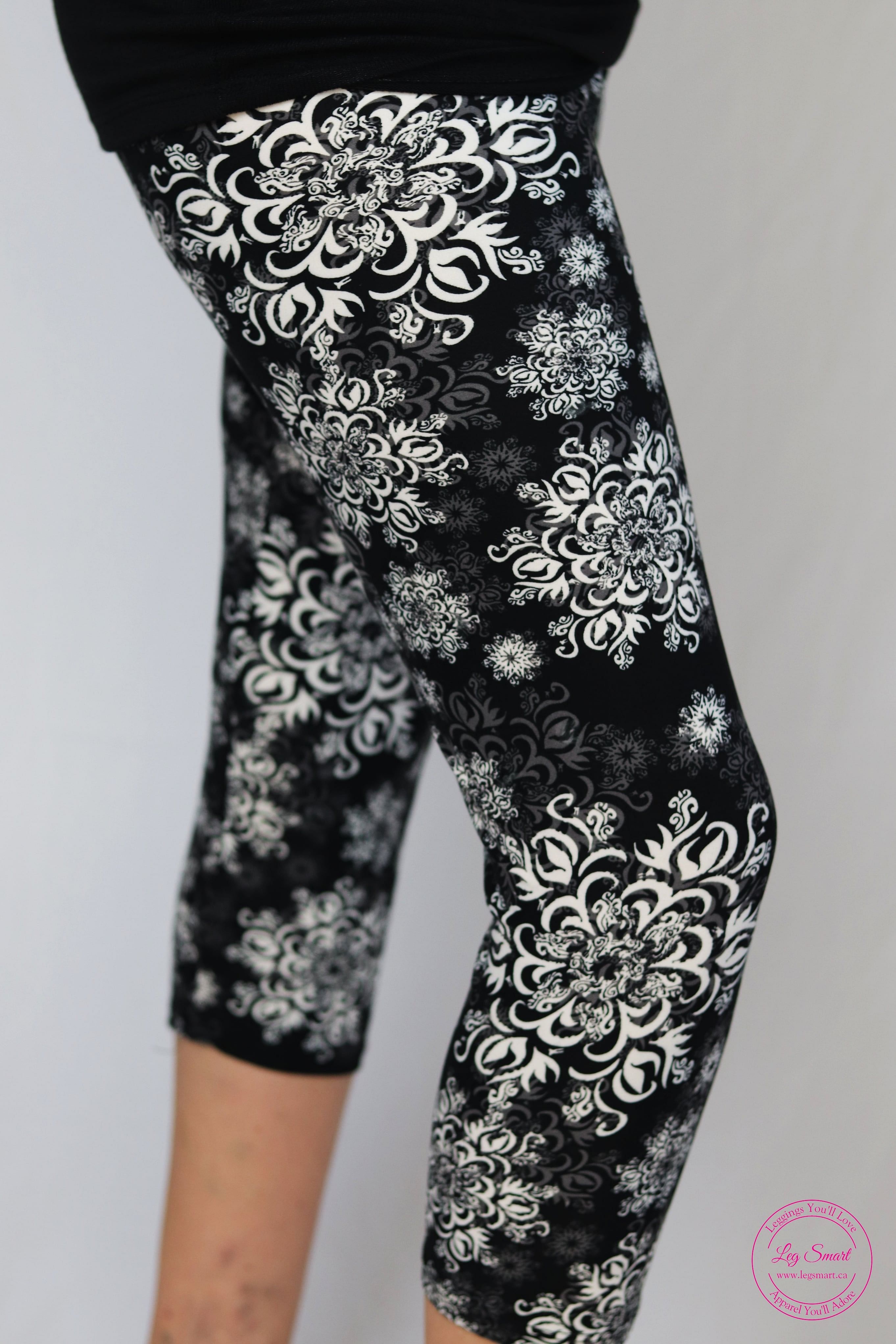 Aggregate 257+ black and white capri leggings latest